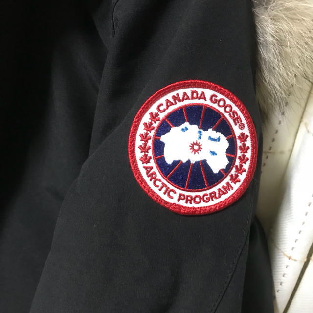 CANADA GOOSE(カナダグース)の値下げしました 正規品 美品 カナダグース ダウンジャケット メンズのジャケット/アウター(ダウンジャケット)の商品写真