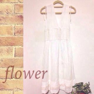 フラワー(flower)のflower 白 ワンピース(ひざ丈ワンピース)