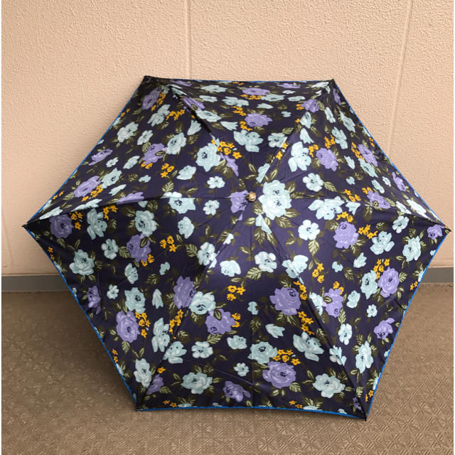 pierre cardin(ピエールカルダン)のPierre Cardin 花柄の折りたたみ傘 レディースのファッション小物(傘)の商品写真