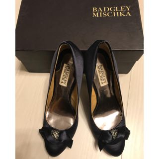 バーニーズニューヨーク(BARNEYS NEW YORK)のBADGLEY MISCHKAネイビーパンプス(ハイヒール/パンプス)