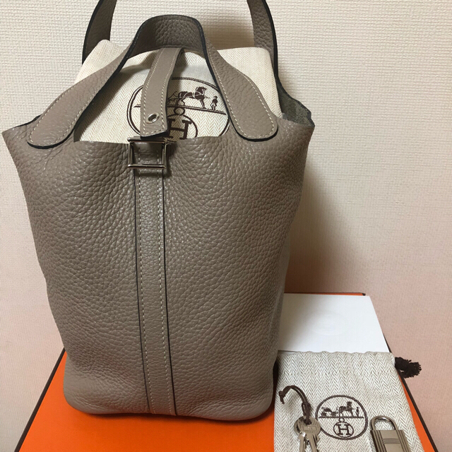 Hermes(エルメス)の★美品‼︎! トゥルティエールグレー ★エルメス ピコタンロックPM レディースのバッグ(ハンドバッグ)の商品写真