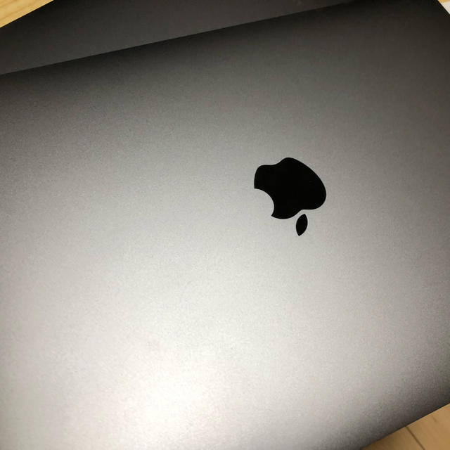 Mac (Apple)(マック)の新同品！充電回数8回！2017年MacBook Pro13インチ 256GB スマホ/家電/カメラのPC/タブレット(ノートPC)の商品写真