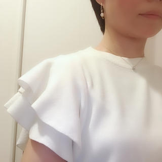 カワイイ(cawaii)のcawaii 袖2段フリルニット  白 S〜M(ニット/セーター)