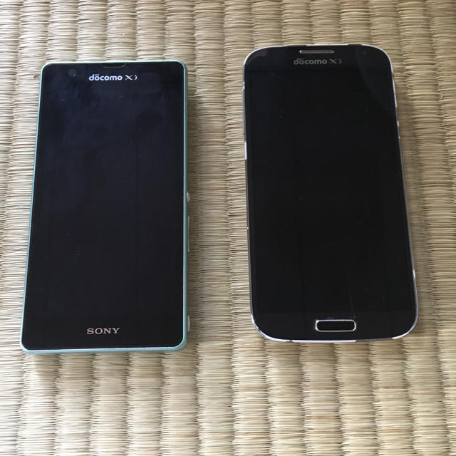 SAMSUNG(サムスン)のGalaxy SC-04E,SONY XperiaSO-04E スマホ/家電/カメラのスマートフォン/携帯電話(スマートフォン本体)の商品写真