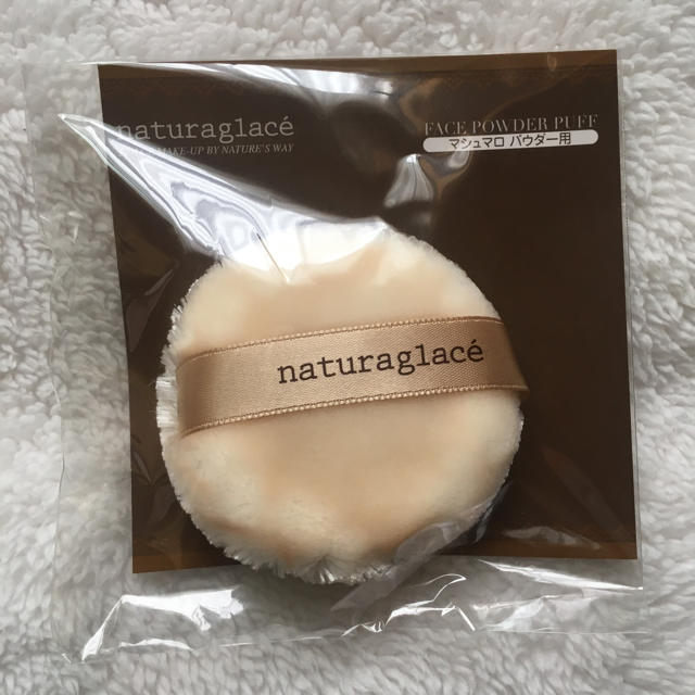naturaglace(ナチュラグラッセ)のパウダー パフ コスメ/美容のベースメイク/化粧品(フェイスパウダー)の商品写真
