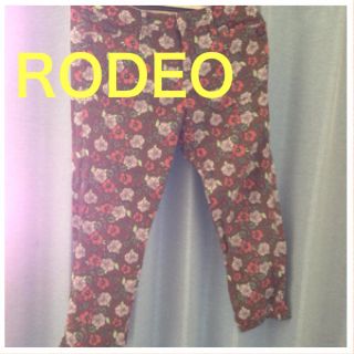 ロデオクラウンズ(RODEO CROWNS)のRODEOロデオ花柄パンツ(チノパン)