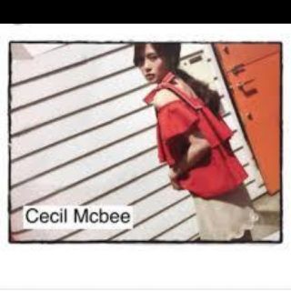 セシルマクビー(CECIL McBEE)の【週末値下げ】肩リボン付　フリル　オフショルトップス(カットソー(半袖/袖なし))