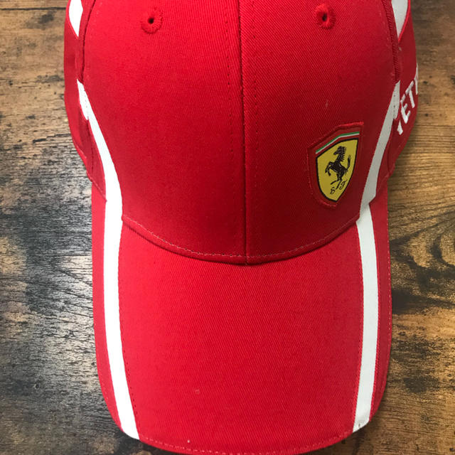 Ferrari(フェラーリ)のフェラーリ F1 オフィシャルファンCAP 2015 (セバスチャン・ベッテル) エンタメ/ホビーのエンタメ その他(その他)の商品写真