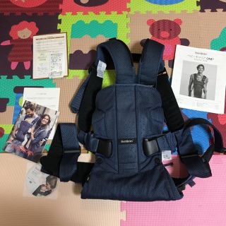 ベビービョルン(BABYBJORN)のベビービョルン  抱っこ紐 ベビーキャリア one + 限定色ネイビー メッシュ(抱っこひも/おんぶひも)