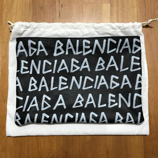 独特な店 - Balenciaga バレンシアガ クラッチバッグ 限定 セカンド