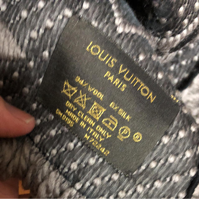 LOUIS VUITTON(ルイヴィトン)の期間限定値下げ 美品 louis vuitton マフラー  レディースのファッション小物(マフラー/ショール)の商品写真