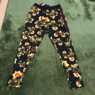 NIKE - ナイキ フローラル ジョガーパンツの通販 by てれ's shop