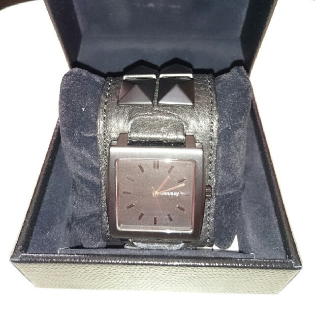 moussy(マウジー)の激レアmoussy腕時計スタッズブレス★SLYDIESEL レディースのファッション小物(腕時計)の商品写真