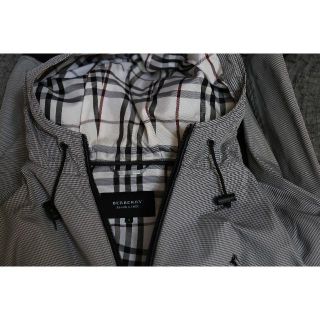 バーバリーブラックレーベル(BURBERRY BLACK LABEL)の美品★バーバリーブラックレーベル■フードジャケット▼千鳥格子☆M(ナイロンジャケット)