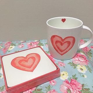 ローラアシュレイ(LAURA ASHLEY)の【💖再値下げ💖】ローラアシュレイ.ハートカップ&コルクコースター4枚(食器)