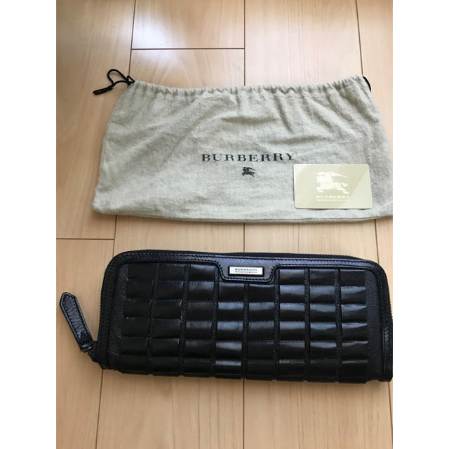 BURBERRY(バーバリー)の【送料込・値下中】バーバリー プローサム ランウェイ クラッチバッグ 財布 レディースのバッグ(クラッチバッグ)の商品写真