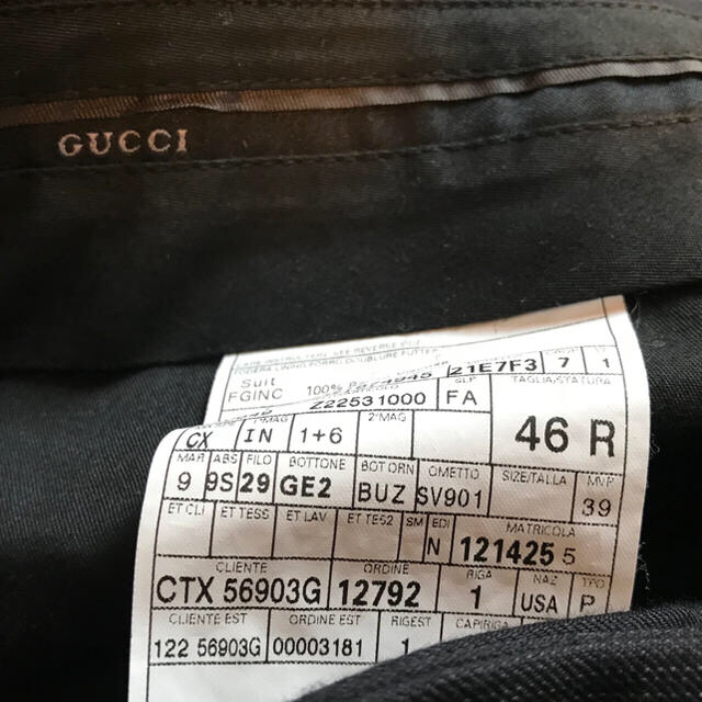 Gucci(グッチ)の美品！GUCCI  グッチ  ブラックネイビーストライプスーツ４６ メンズのスーツ(セットアップ)の商品写真