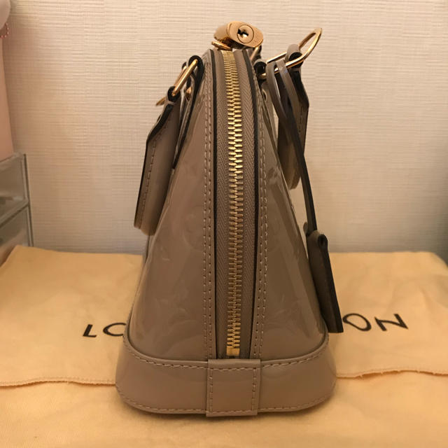 LOUIS VUITTON(ルイヴィトン)のルイ・ヴィトン モノグラム・ヴェルニ アルマBB レディースのバッグ(ハンドバッグ)の商品写真