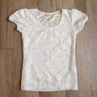 イング(INGNI)のINGNI花刺繍柄トップス(Tシャツ(半袖/袖なし))