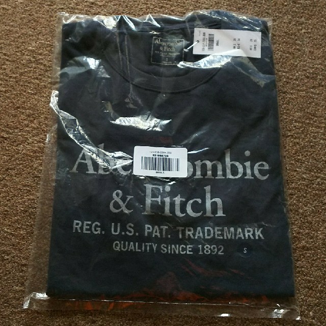 Abercrombie&Fitch(アバクロンビーアンドフィッチ)の新品☆Abercrombie&Fitch  T-shirt☆ メンズのトップス(Tシャツ/カットソー(七分/長袖))の商品写真