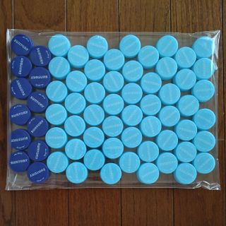 サントリー(サントリー)のペットボトルキャップ 66個 ②青系(各種パーツ)
