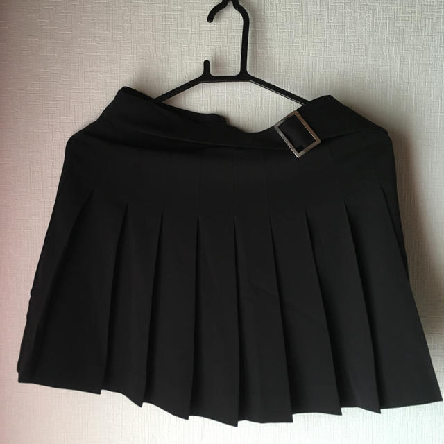 FOREVER 21(フォーエバートゥエンティーワン)の新品✨黒プリーツスカート レディースのスカート(ミニスカート)の商品写真