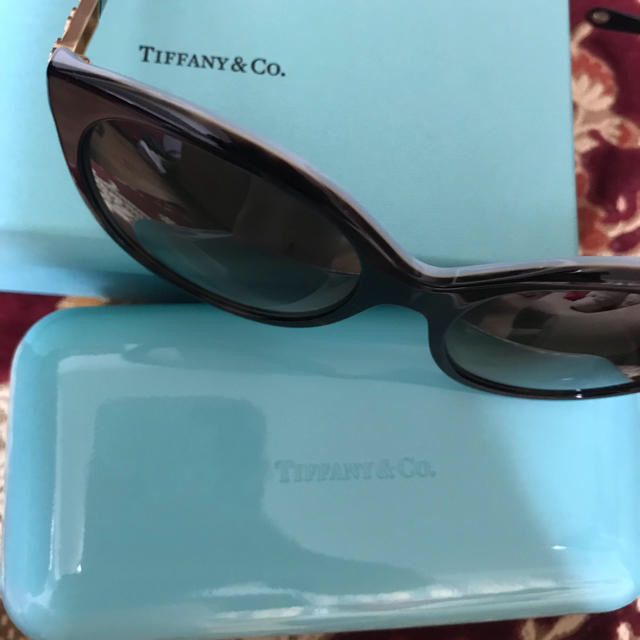 Tiffany & Co.(ティファニー)のティファニー サングラス ケース入れ付き レディースのファッション小物(サングラス/メガネ)の商品写真