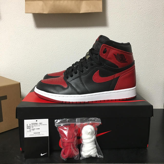 NIKE(ナイキ)の国内正規品 NIKE AIR JORDAN1 og bred ブレッド メンズの靴/シューズ(スニーカー)の商品写真