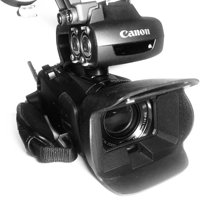 定番人気得価 Canon XA30 キヤノン ハンドルユニット付き 難あり 業務用ビデオカメラ の通販 by  shop｜キヤノンならラクマ