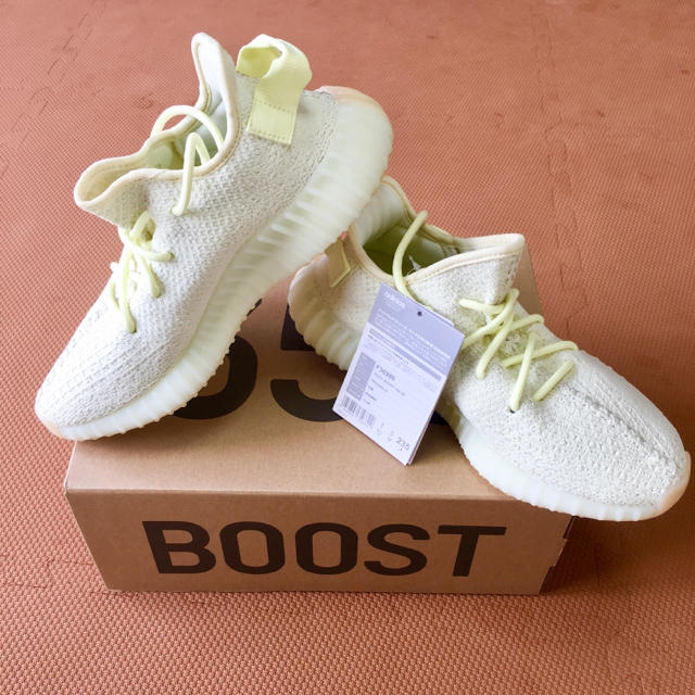 adidas(アディダス)の※限定セール【新品】YEEZY BOOST 350 V2 23.5cm レディースの靴/シューズ(スニーカー)の商品写真