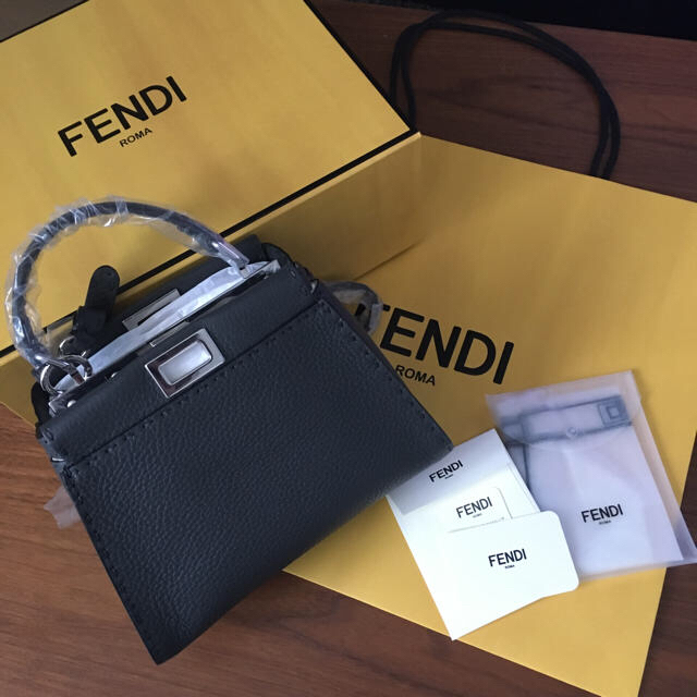 FENDI(フェンディ)のFENDI  新品★セレリア ピーカブー レディースのバッグ(ハンドバッグ)の商品写真