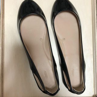 ザラ(ZARA)のザラ パンプス フラットシューズ 黒 エナメル(バレエシューズ)