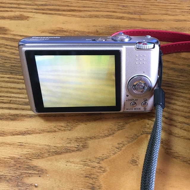 Panasonic(パナソニック)の[値下げ]PanasonicデジタルカメラLUMIX DMC- FX０７ スマホ/家電/カメラのカメラ(コンパクトデジタルカメラ)の商品写真