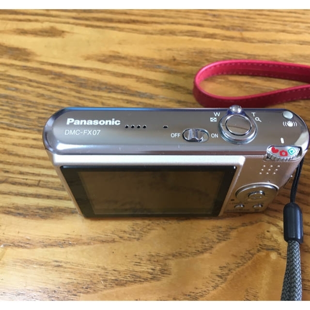 Panasonic(パナソニック)の[値下げ]PanasonicデジタルカメラLUMIX DMC- FX０７ スマホ/家電/カメラのカメラ(コンパクトデジタルカメラ)の商品写真