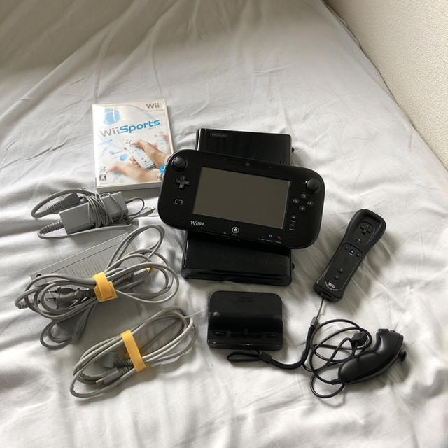 Wii U(ウィーユー)のWiiU本体 カセット付き！ エンタメ/ホビーのゲームソフト/ゲーム機本体(家庭用ゲーム機本体)の商品写真