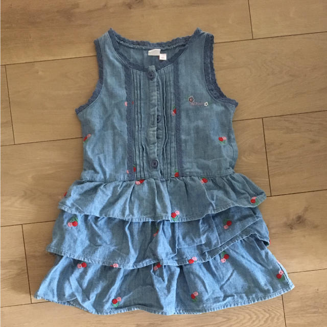 OshKosh(オシュコシュ)のオシュコシュ★デニムワンピース キッズ/ベビー/マタニティのキッズ服女の子用(90cm~)(ワンピース)の商品写真