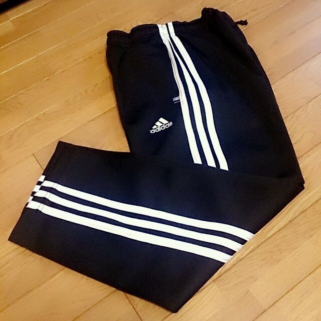 adidas(アディダス)のアディダスのジャージ(下)130 キッズ/ベビー/マタニティのキッズ服男の子用(90cm~)(その他)の商品写真