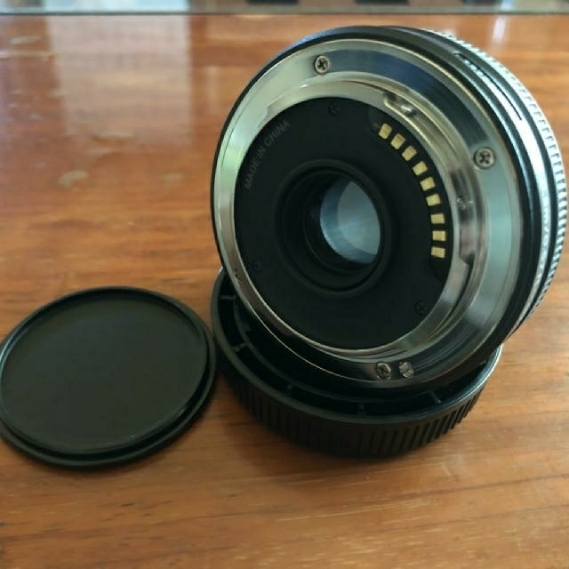 OLYMPUS(オリンパス)のOLYMPUS ZUIKO DIGITAL 25mm【まっきいさん】 スマホ/家電/カメラのカメラ(レンズ(単焦点))の商品写真