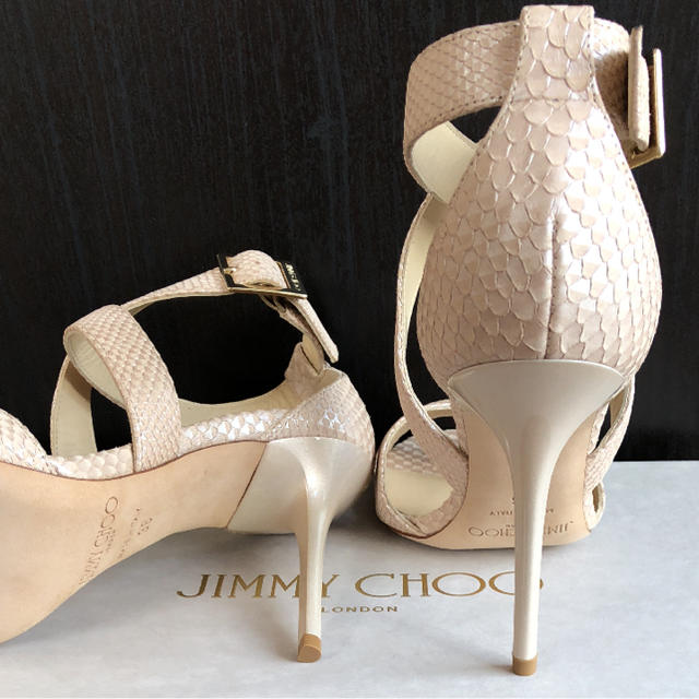 JIMMY CHOO(ジミーチュウ)のジミーチュウ新品未使用サンダル JIMMY CHOO レディースの靴/シューズ(サンダル)の商品写真