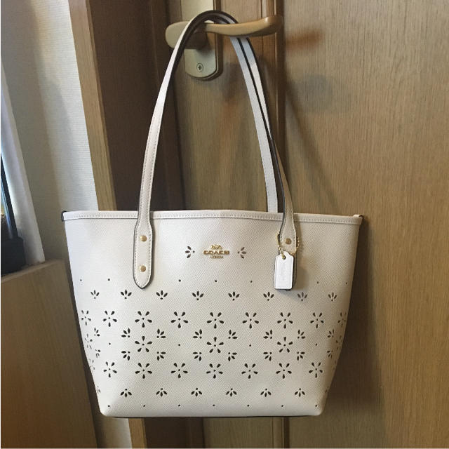 COACH(コーチ)のコーチ トートバック 白 新品 タグ付き レディースのバッグ(トートバッグ)の商品写真