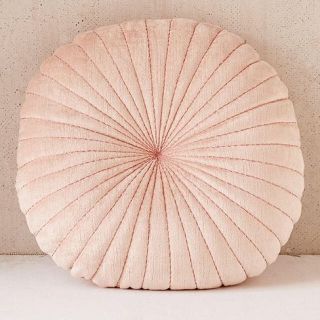 アーバンアウトフィッターズ(Urban Outfitters)の海外で人気クッション！新品 Shelly Round Velvet Pillow(クッション)