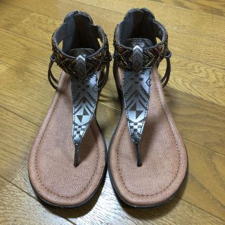 ミネトンカ(Minnetonka)の【中古】ミネトンカ ビーズサンダル ピューター(サンダル)