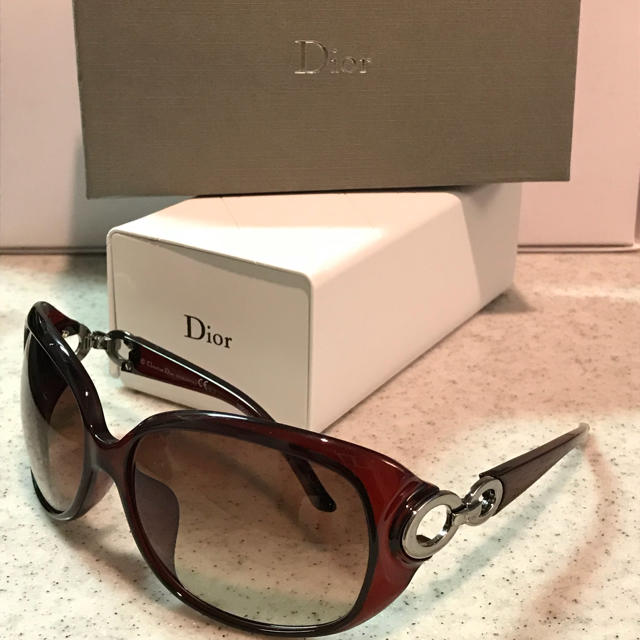 Dior(ディオール)のDiorサングラス バーガンディ レッドブラウン 新品未使用 レディースのファッション小物(サングラス/メガネ)の商品写真