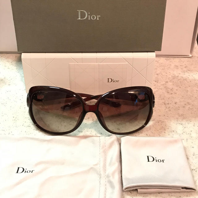 Dior(ディオール)のDiorサングラス バーガンディ レッドブラウン 新品未使用 レディースのファッション小物(サングラス/メガネ)の商品写真