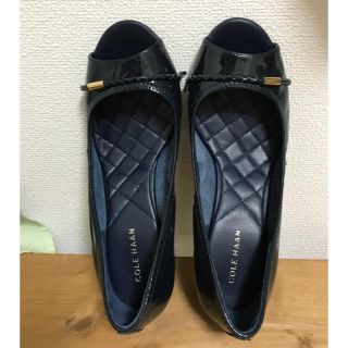 コールハーン(Cole Haan)のコールハーン エナメルのパンプス ネイビー(ハイヒール/パンプス)