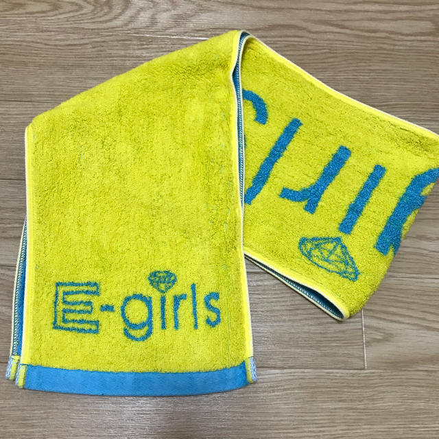 E-girls(イーガールズ)の【新品未使用】E-girls マフラータオル エンタメ/ホビーのタレントグッズ(ミュージシャン)の商品写真