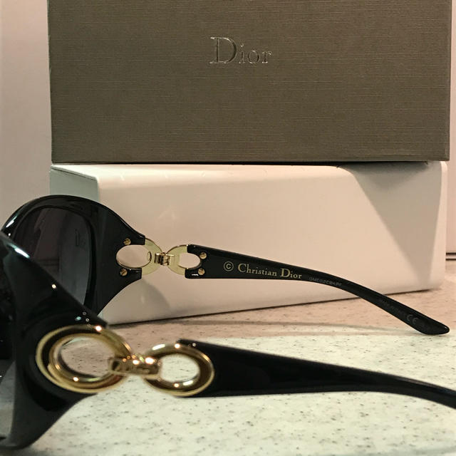 Dior(ディオール)のDior サングラス 黒 新品未使用 レディースのファッション小物(サングラス/メガネ)の商品写真