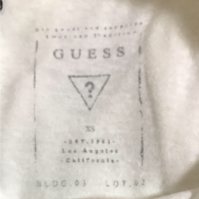 GUESS(ゲス)の【新品未使用】GUESS Tーシャツ Ｓサイズ レディースのトップス(Tシャツ(半袖/袖なし))の商品写真