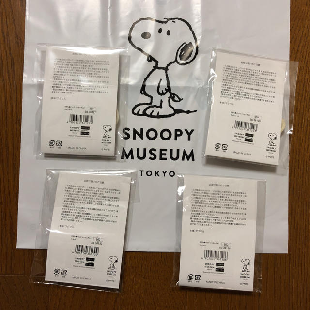 SNOOPY(スヌーピー)のスヌーピー ミュージアム 限定のさがら織バッジ エンタメ/ホビーのアニメグッズ(バッジ/ピンバッジ)の商品写真