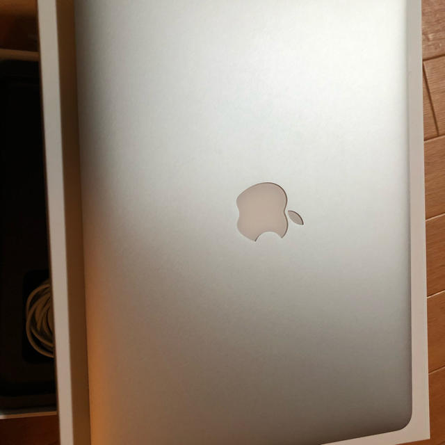 APPLE MacBook Air MJVG2J/A 2015年製